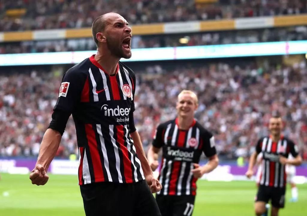  法兰克福逆转绝杀成功，保留欧战资格希望