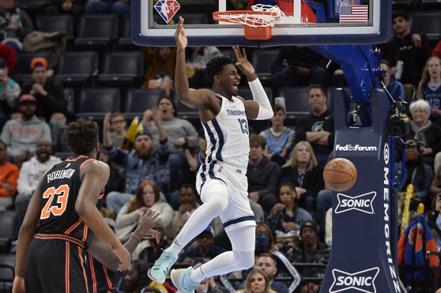  莫兰特暴扣点燃全场，灰熊年轻阵容击溃马刺收获四连胜