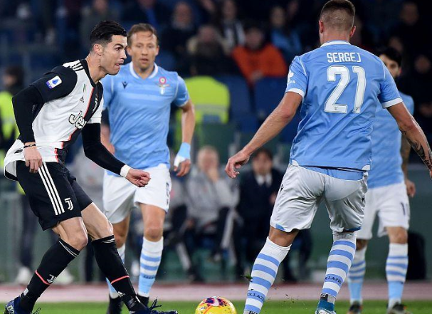  拉齐奥边路传中显威力，头球接力攻破铁桶阵